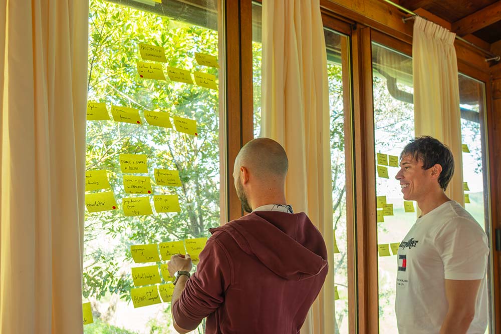 Partecipanti a una sessione di team building aziendale